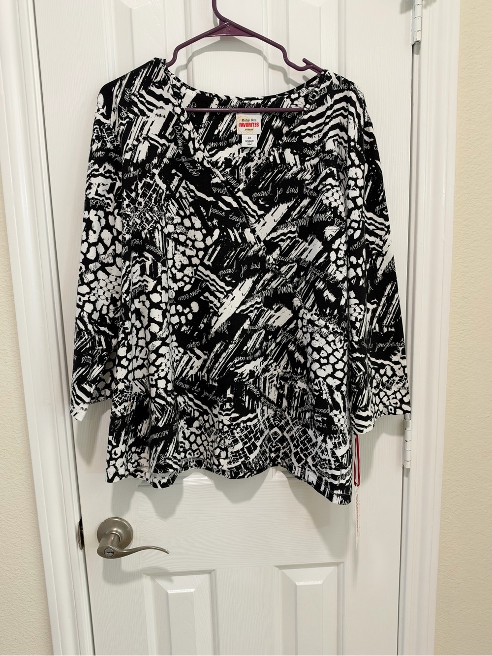 Ruby Rd. Black & White Patterned Women’s V-Neck Top Size 2X NWT
